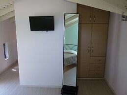 Ilianthos Apartments & Studios