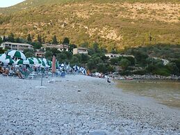 Ilianthos Apartments & Studios