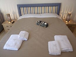 Ilianthos Apartments & Studios