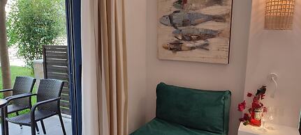 Ilianthos Apartments & Studios