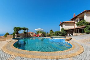 Akritas Ef Zin Villas & Suites