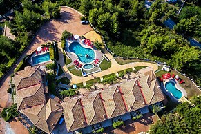 Akritas Ef Zin Villas & Suites