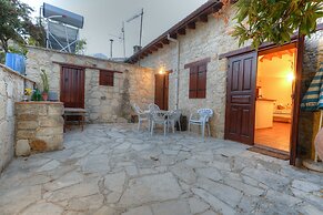 Komi Lofou Traditional House