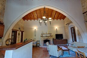 Komi Lofou Traditional House