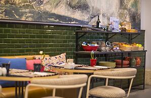 The Editory House Ribeira Porto Hotel