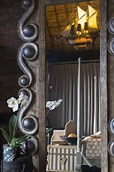 Absolute Beachfront Romantic Villa Laut