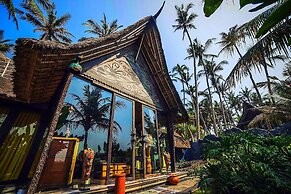 Absolute Beachfront Romantic Villa Laut