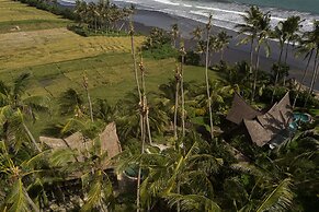 Absolute Beachfront Romantic Villa Laut