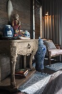 Absolute Beachfront Romantic Villa Laut