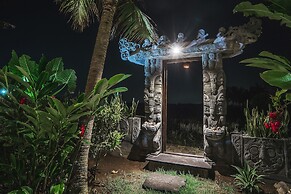 Absolute Beachfront Romantic Villa Laut