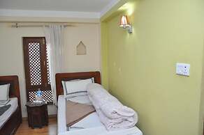 Sunny Guest House and Cafe