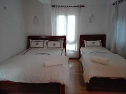 Sunny Guest House and Cafe