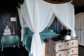 Most Exotic Beachfront Villa Keong