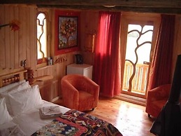 Sycamore Avenue Treehouses