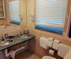 Manhattan Tower Apartment Hotel