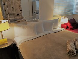 Manhattan Tower Apartment Hotel