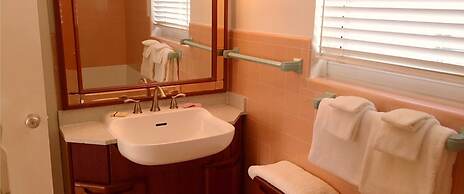 Manhattan Tower Apartment Hotel