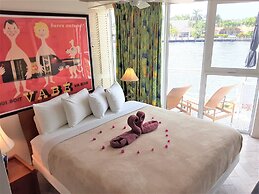 Manhattan Tower Apartment Hotel