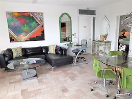 Manhattan Tower Apartment Hotel