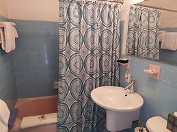 Manhattan Tower Apartment Hotel