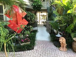 Manhattan Tower Apartment Hotel