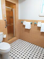 Manhattan Tower Apartment Hotel