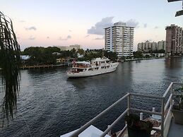 Manhattan Tower Apartment Hotel