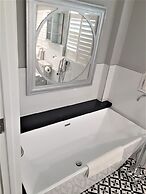 Manhattan Tower Apartment Hotel