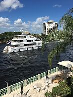 Manhattan Tower Apartment Hotel