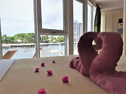 Manhattan Tower Apartment Hotel