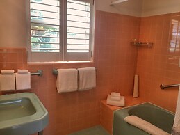 Manhattan Tower Apartment Hotel