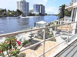 Manhattan Tower Apartment Hotel