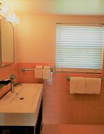 Manhattan Tower Apartment Hotel