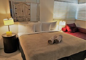 Manhattan Tower Apartment Hotel