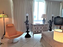 Manhattan Tower Apartment Hotel