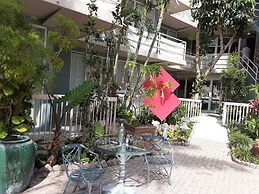 Manhattan Tower Apartment Hotel