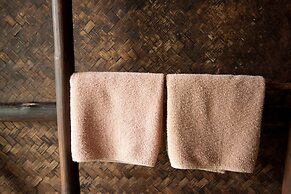 Khun Nai Tern Sai - Adults Only