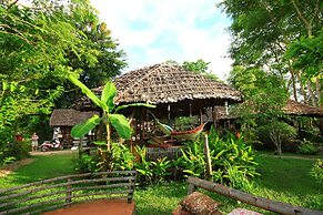 Khun Nai Tern Sai - Adults Only