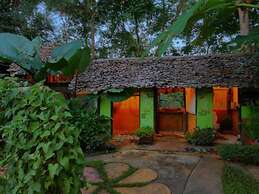 Khun Nai Tern Sai - Adults Only