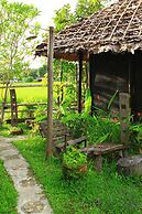 Khun Nai Tern Sai - Adults Only