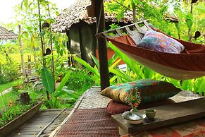 Khun Nai Tern Sai - Adults Only