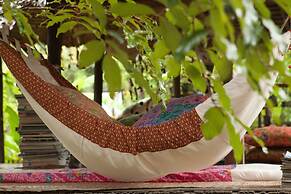 Khun Nai Tern Sai - Adults Only