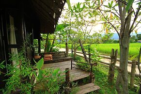 Khun Nai Tern Sai - Adults Only