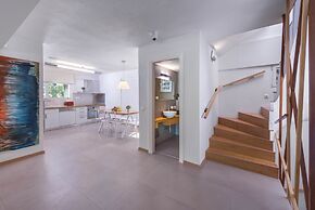 The White Villa At Sani