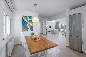 The White Villa At Sani