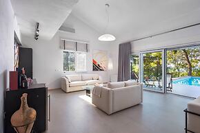 The White Villa At Sani