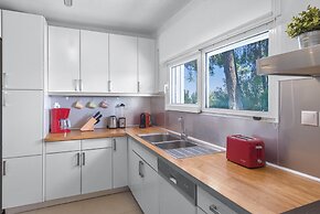 The White Villa At Sani