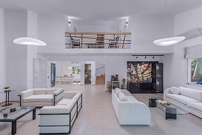 The White Villa At Sani