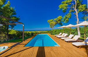 The White Villa At Sani