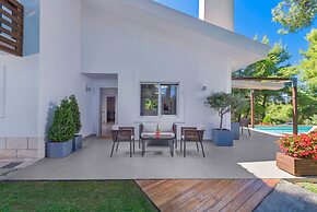 The White Villa At Sani